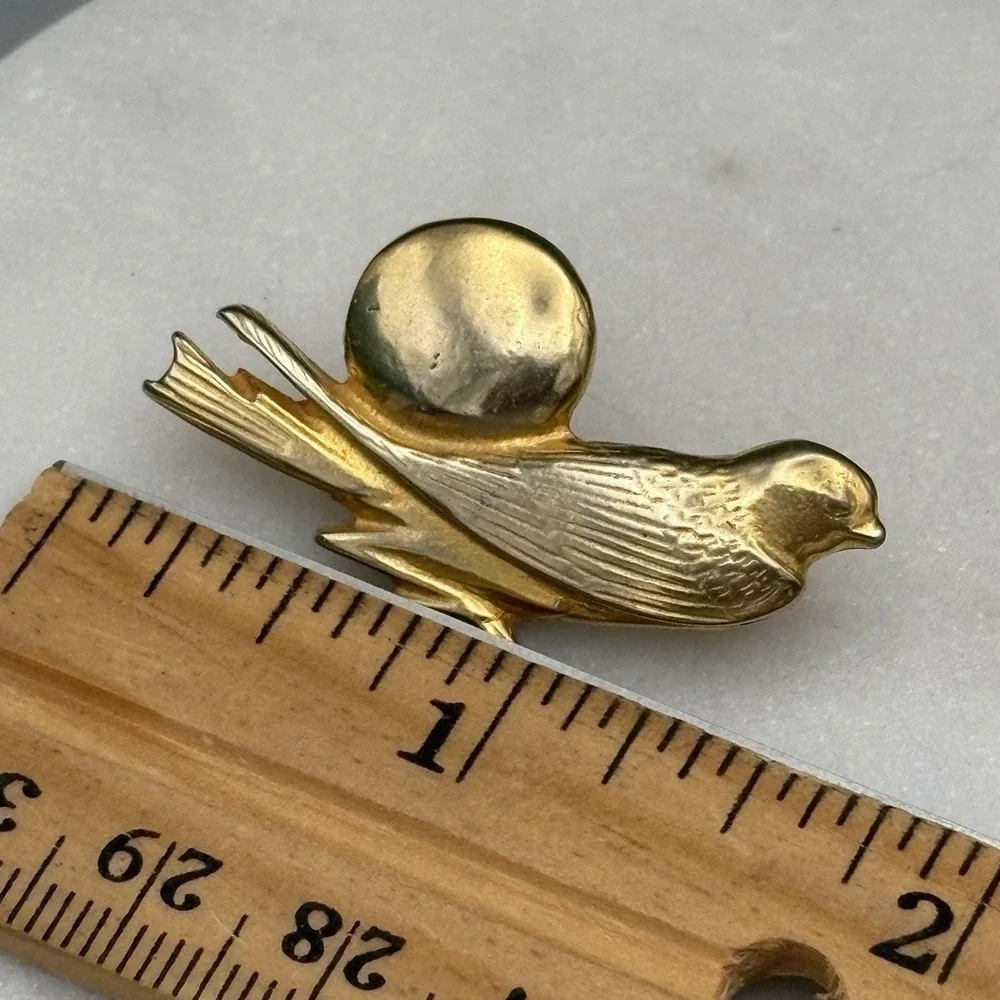Mma bird brooch
